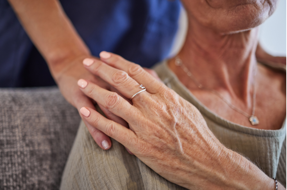 close up photo of resting hand on shoulder